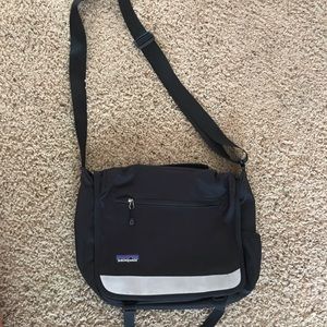 Patagonia crossbody travel bag